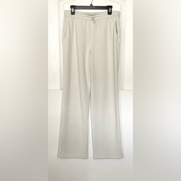 NEW Lululemon Softstreme High-Rise Pant Online Only
White Opal 10 W5EGTS - Picture 12 of 13